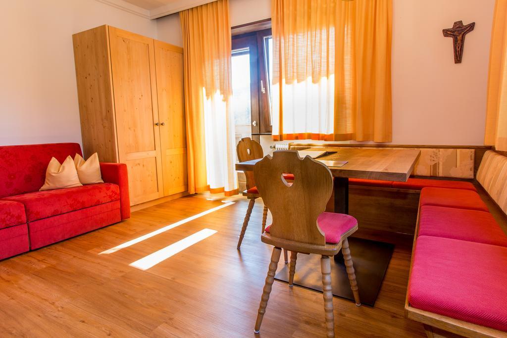 Ferienland Stubai Aparthotel Fulpmes Bilik gambar